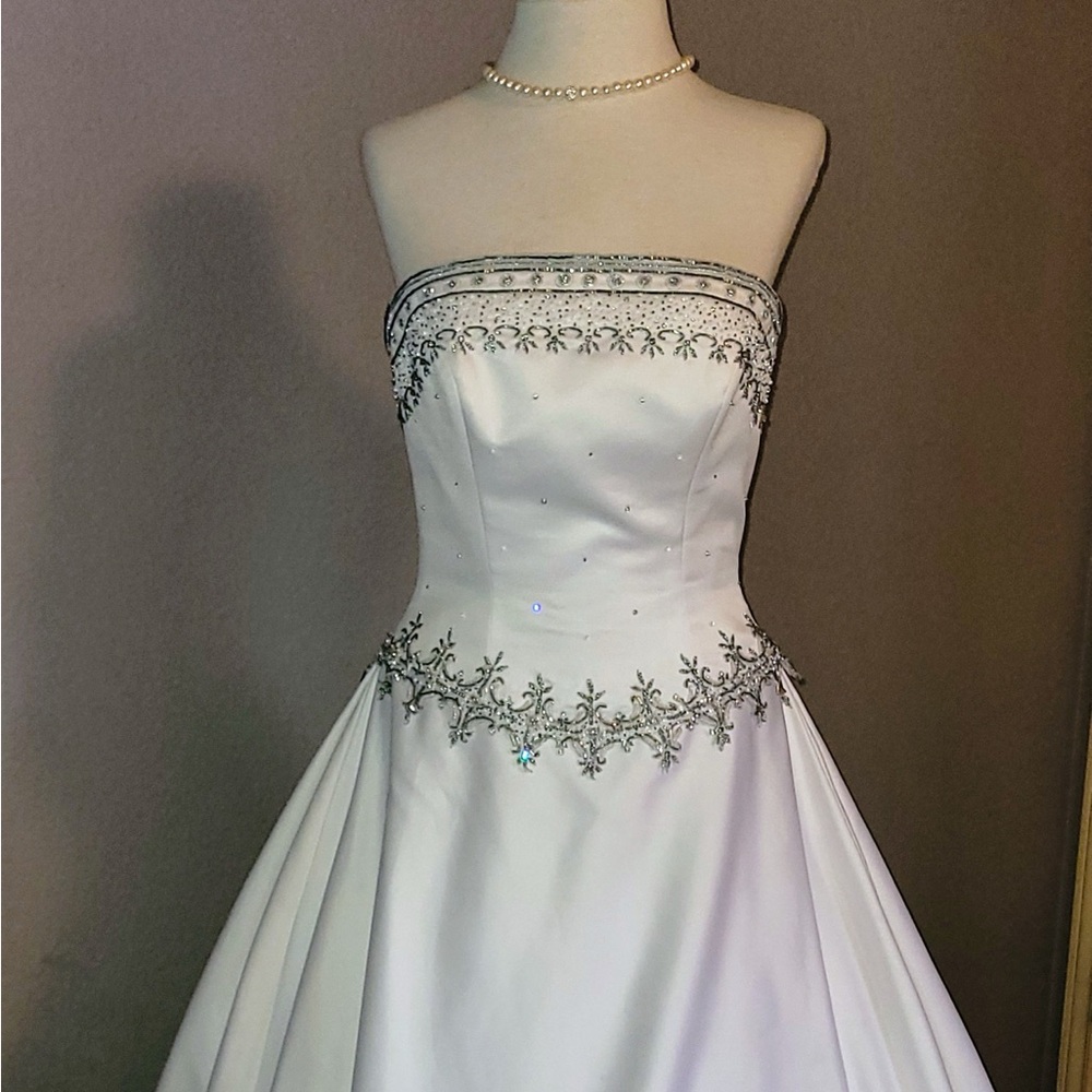 Wedding dress/bridal gown Size 8